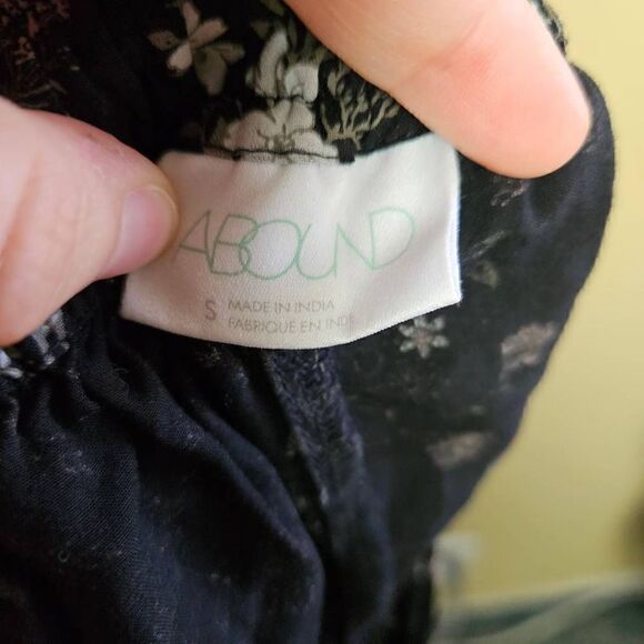 Abound Floral Shorts  - Picture 4 of 4